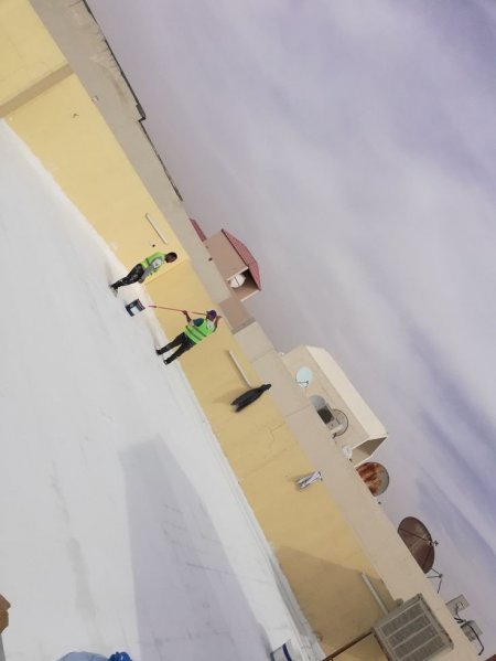 أفضل عوازل أسطح لحماية المباني من الحرارة وتسرب المياه في الرياض